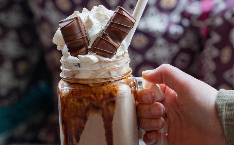 C’est l’heure d’une pause 𝗚𝗢𝗨𝗥𝗠𝗔𝗡𝗗𝗘 ! 😍 Des milkshakes ultra généreux et onctueux. Impossible d’y résister ! Qui vient prendre une pause avec nous ?